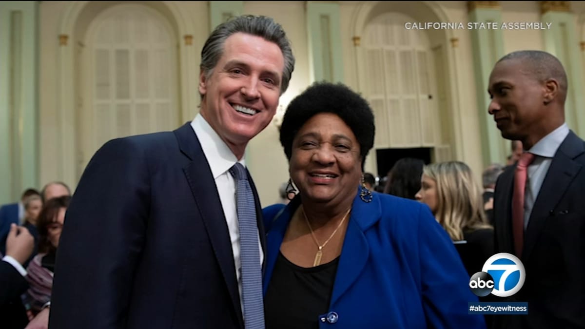 “pArTY oF dEMoCRaCy” 😒